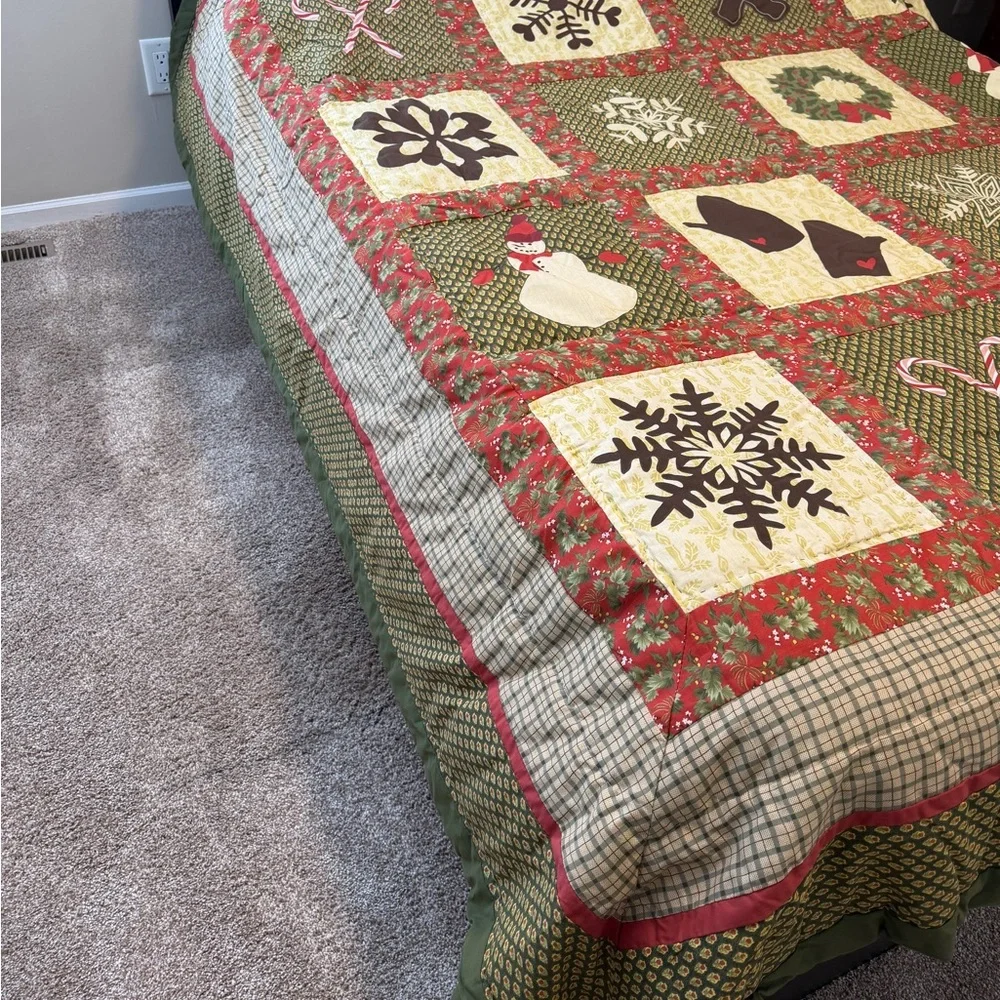 Home Classics Green Red Cream Christmas Patchwork Comforter 2 Pillow Cases F/Q